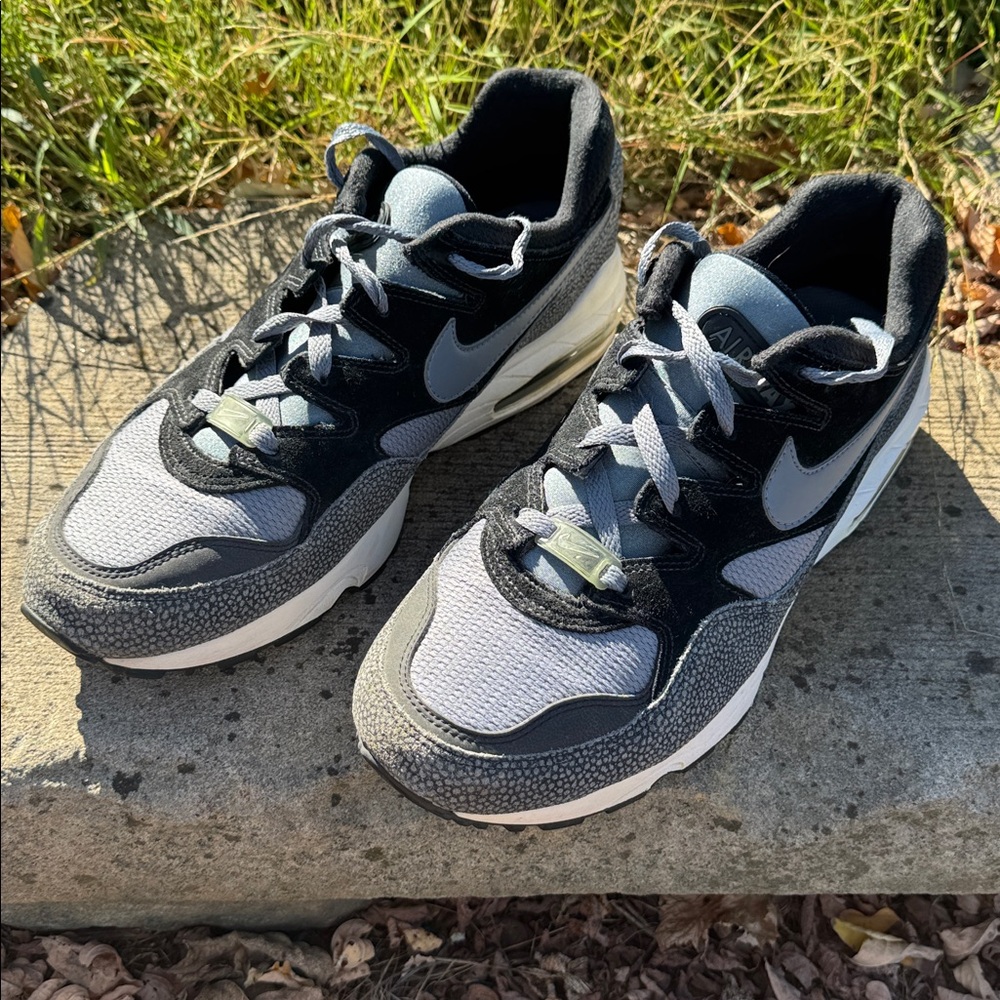 Nike Men's Black and Gray Sneakers